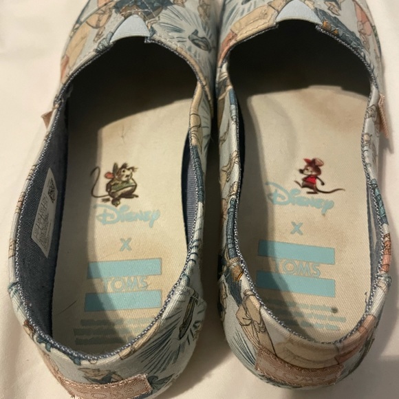 Disney x Toms Cinderella Slip On - Picture 8 of 9